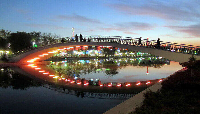 Gece Havuzu Gösterisine Katılın